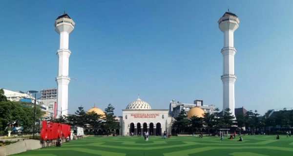 Wisata Dekat Stasiun Bandung