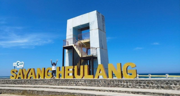 Pantai Sayang Heulang