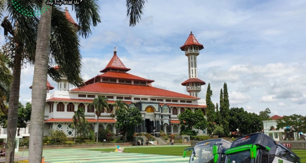 Sewa Bus Pariwisata Cianjur